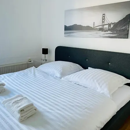 Essen Central Apartment *